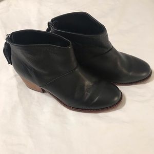 Tom’s Leila Ankle Bootie. Black Leather. Size 6